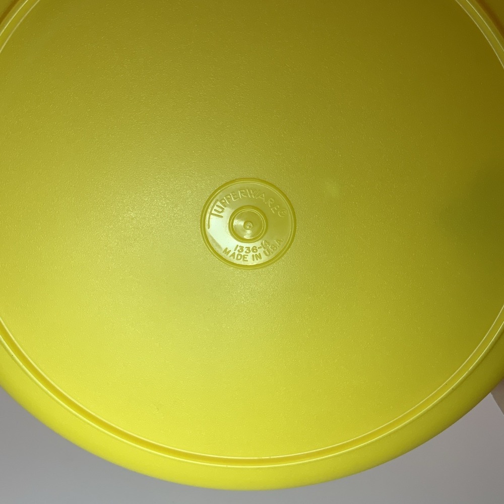 Vintage TUPPERWARE Seal N Serve‎ Bowl 1336-14 & Plate/Lid 1337-13 Yellow Set 8" - Picture 3 of 6